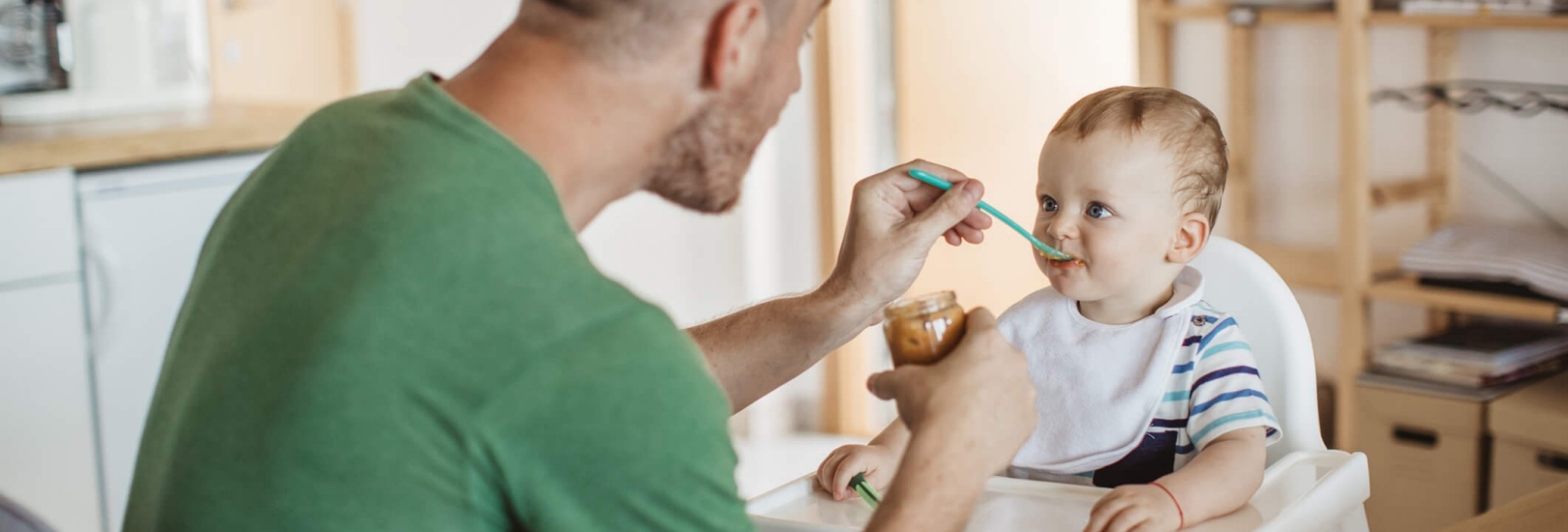 Baby wird gefüttert