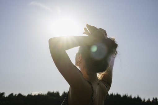 Frau in der Sonne