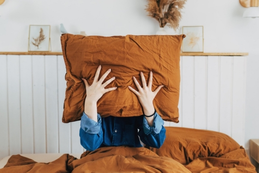 Frau im Bett