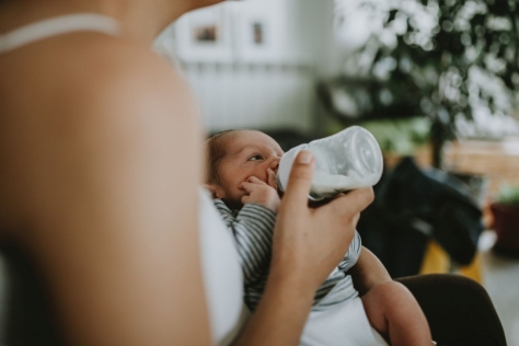 Lieber Muttermilch oder Flaschennahrung?