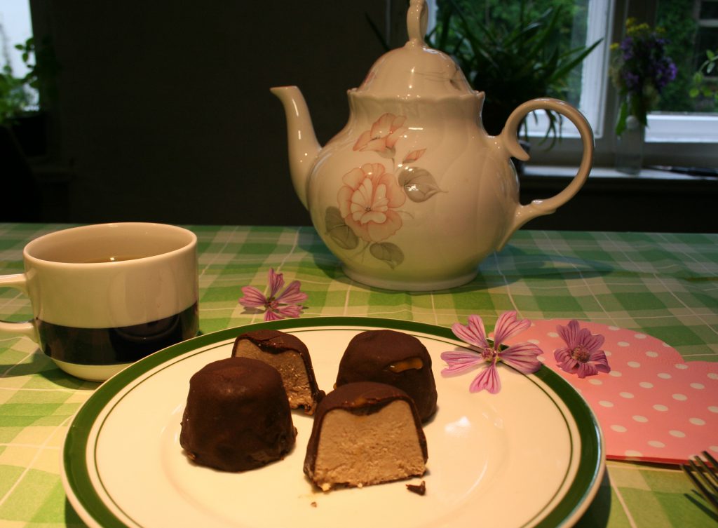 Das vegane Eiskonfekt mit Schokolade und Karamell.