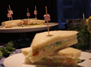 Cremige Gurken-Sandwiches mit 'Lachs'