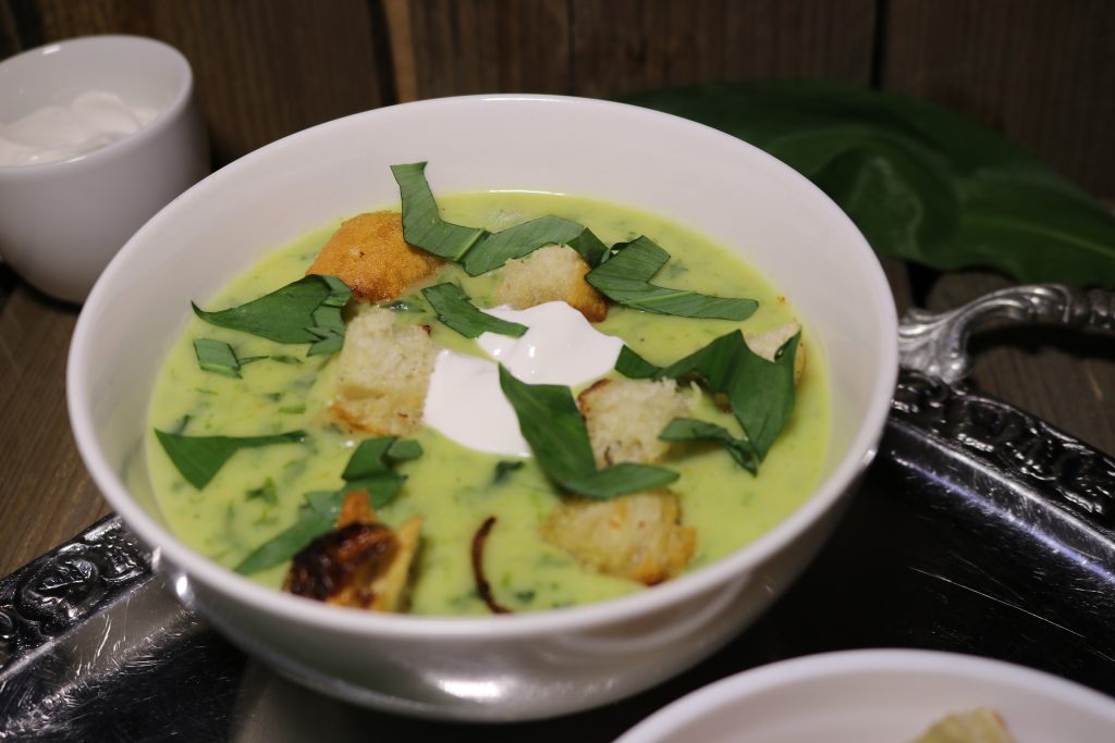 Bärlauch-Kartoffel-Cremesuppe mit Croutons