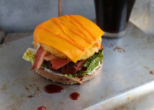 Burger Hawaii - mit gegrillter Ananas