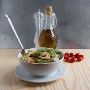 Mediterraner Nudelsalat