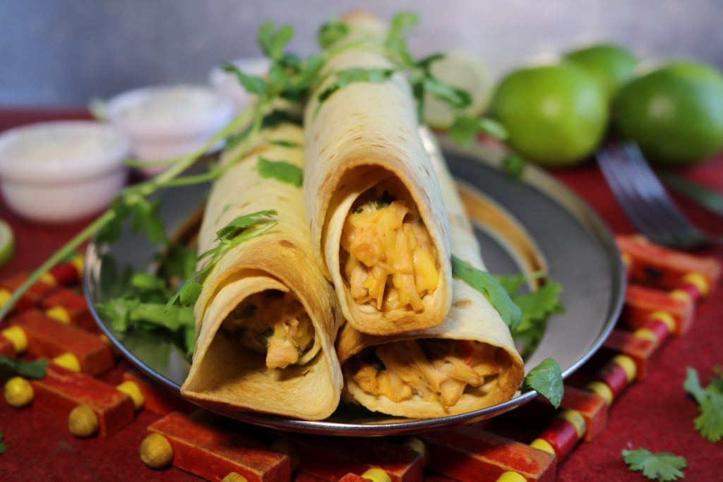 Vegane Chicken Taquitos mit Sour Cream Dip