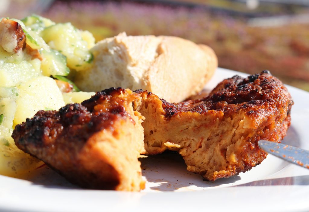 Mein veganes GrillVleisch - außen kross gebrutzelt, innen saftig zart durchgegart.