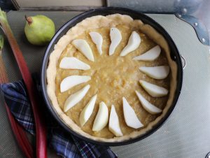 Rhabarberschicht mit Birne