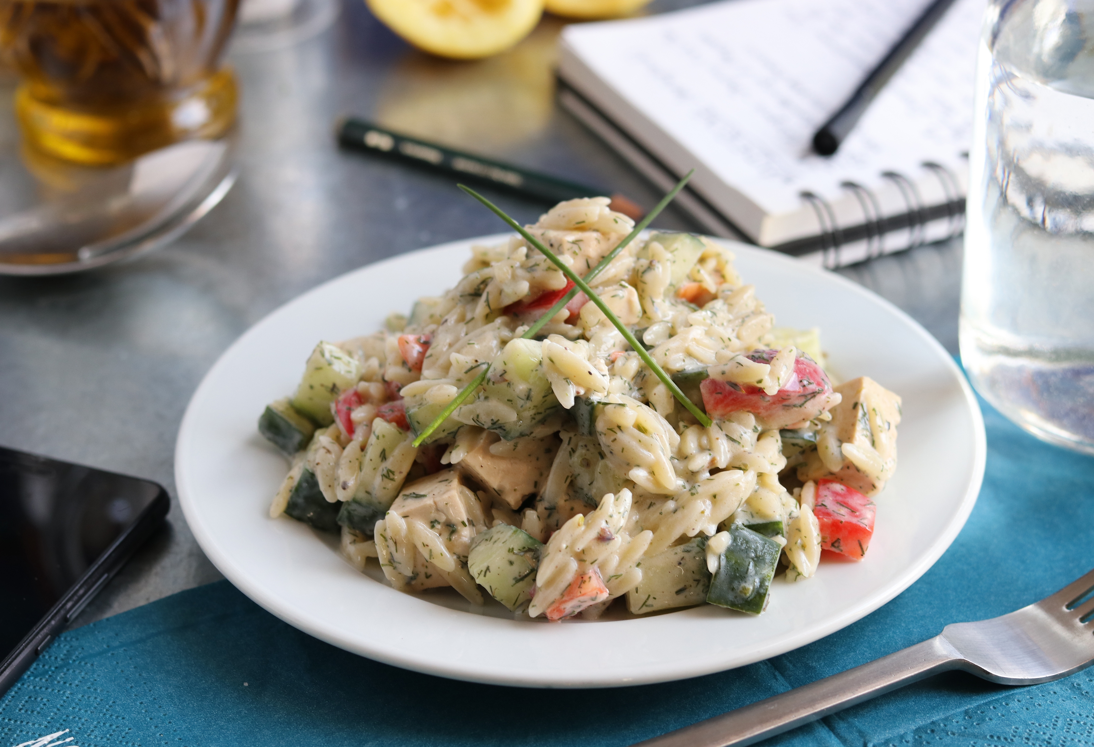 Griechischer Kritharaki-Salat