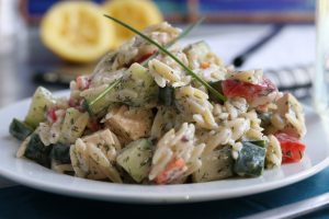 Griechischer Kritharaki-Salat