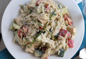 Griechischer Kritharaki-Salat