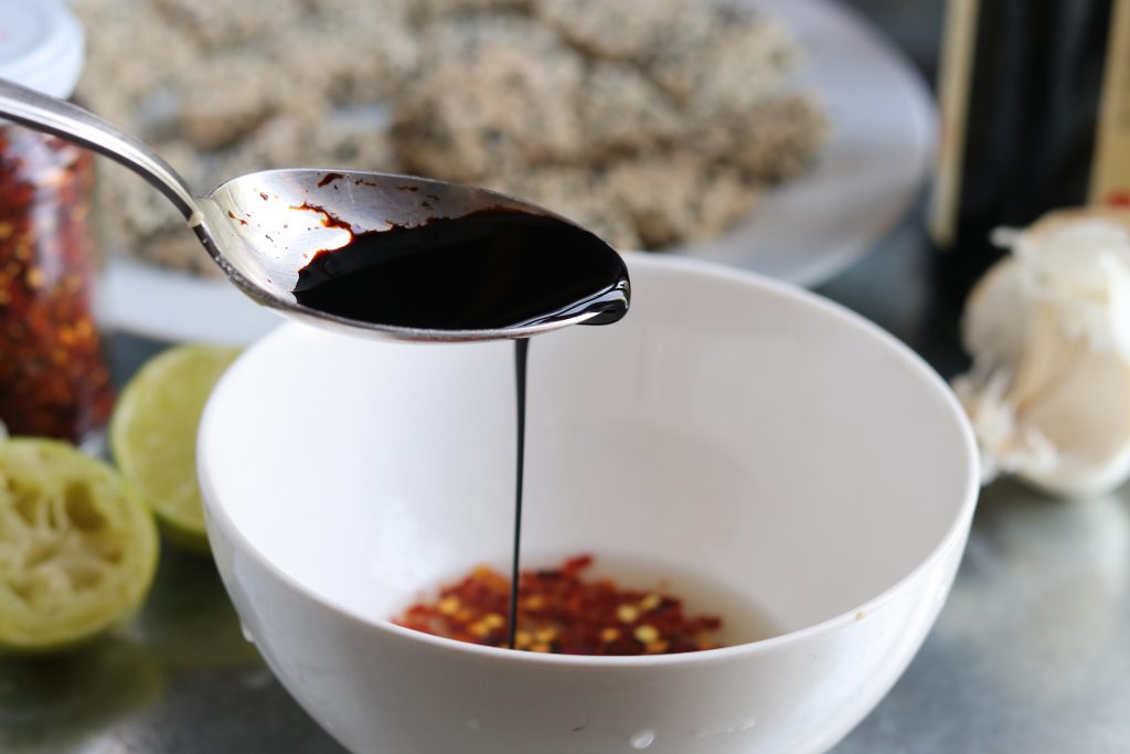 2. Anrühren des asiatischen Dips.