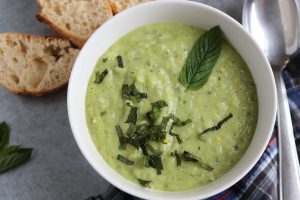 Gurken- und Minz-Gazpacho
