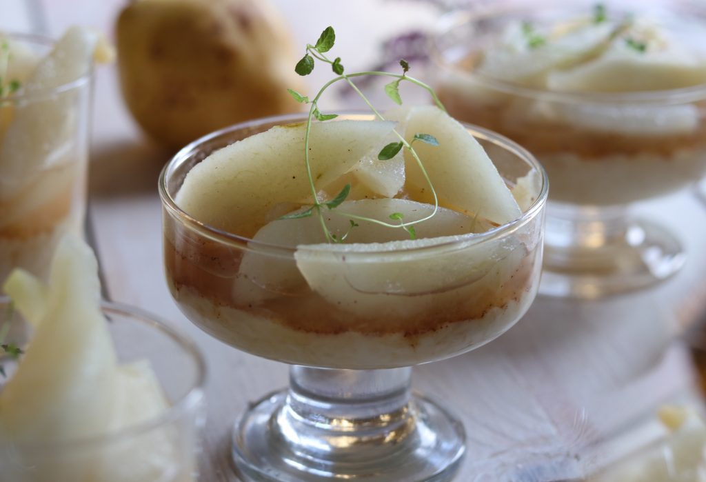 Milchreis mit kompottierten Birnen und Minze