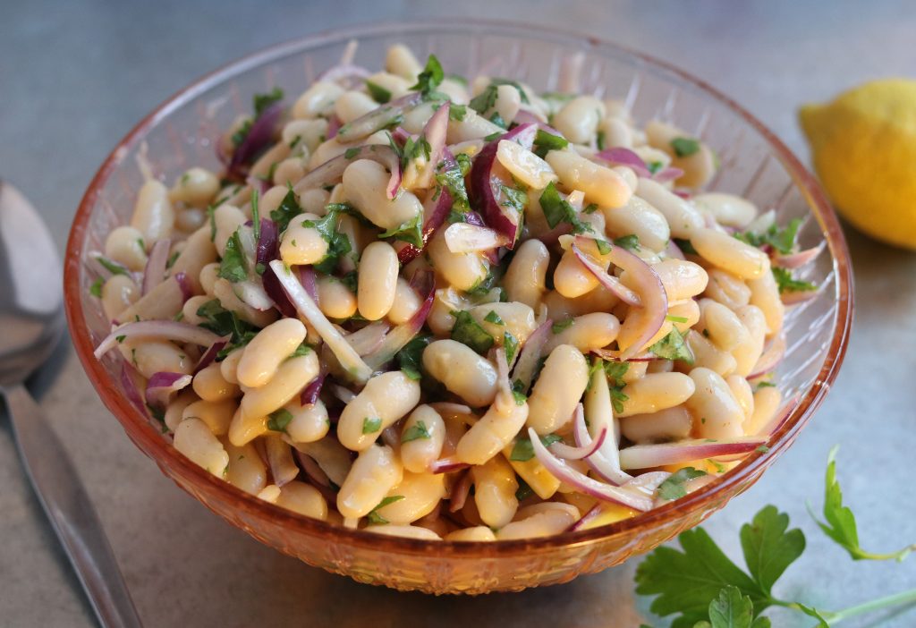 Piyaz - türkischer weiße-Bohnen-Salat