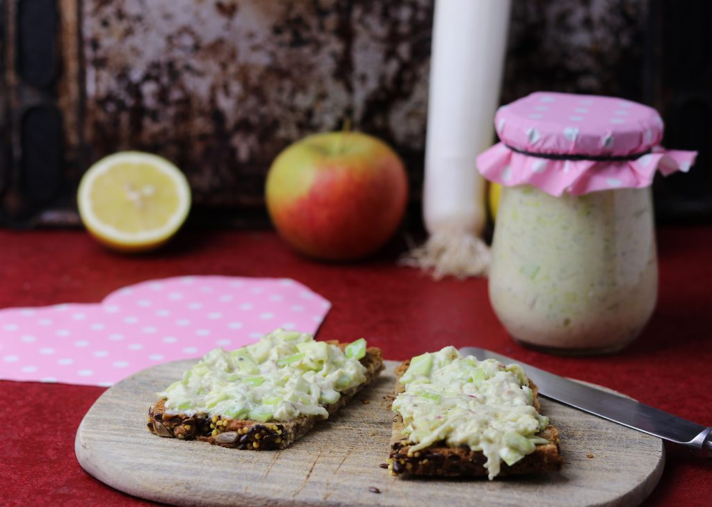 Apfel-Curry-Brotaufstrich auf Brot