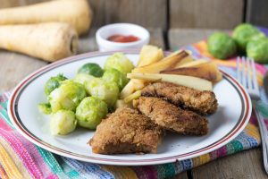 Mini-Schnitzel mit Pastinaken-Frites und Rosenkohl