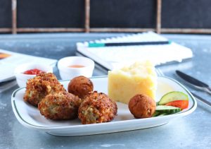 NoChick'N'uggets mit Kohlrübenstampf und Hush Puppies