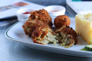 NoChick'N'uggets mit Kohlrübenstampf und Hush Puppies