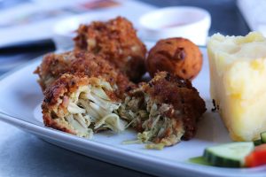NoChick'N'uggets mit Kohlrübenstampf und Hush Puppies