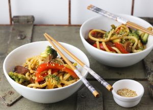 No-Chicken und Brokkoli Nudelpfanne