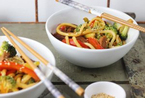 No-Chicken und Brokkoli Nudelpfanne