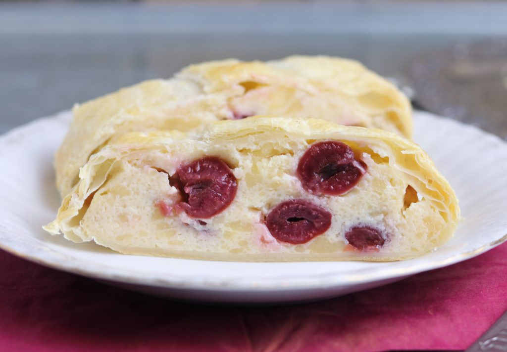 Veganer Quarkstrudel vereinfacht mit Blätterteig