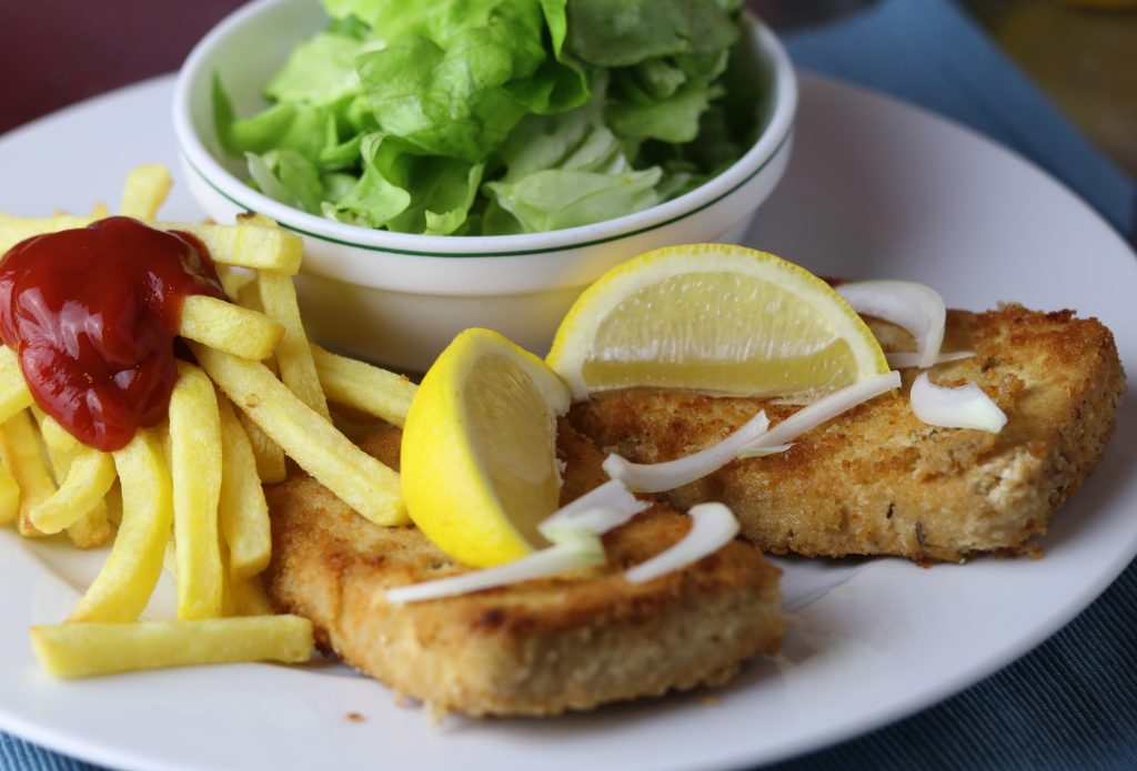 Saganaki ist eine griechische Vorspeise und normalerweise nicht vegan
