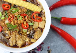 Vietnamesische Hühnchen- und Glasnudelsuppe