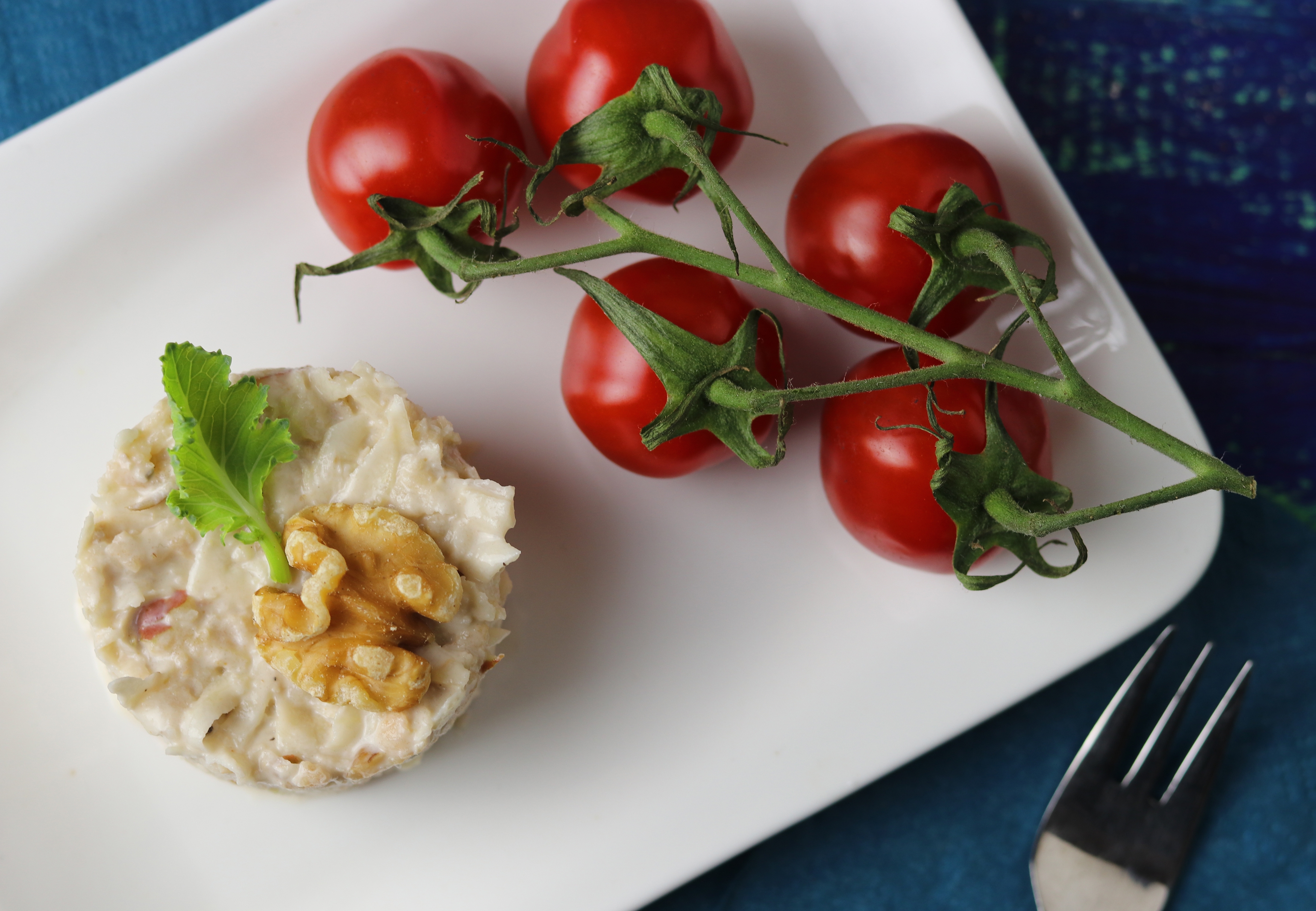 Waldorfsalat schmeckt sehr gut als Beilage oder auf Brot.