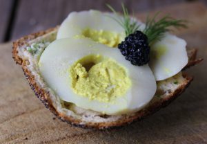 In Scheiben als Eibrötchen