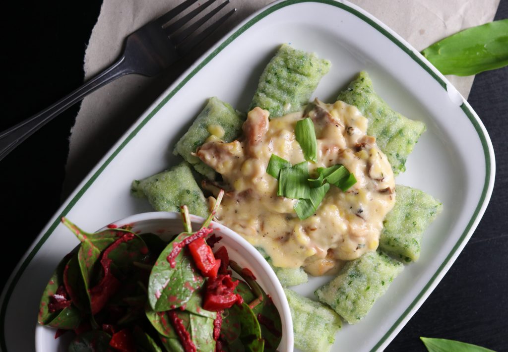 Bärlauch Gnocchi mit veganer Käse-Knoblauch-Schinken-Soße