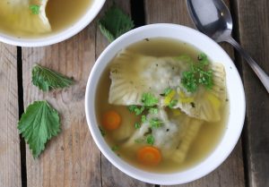 Brennessel-Maultaschensuppe
