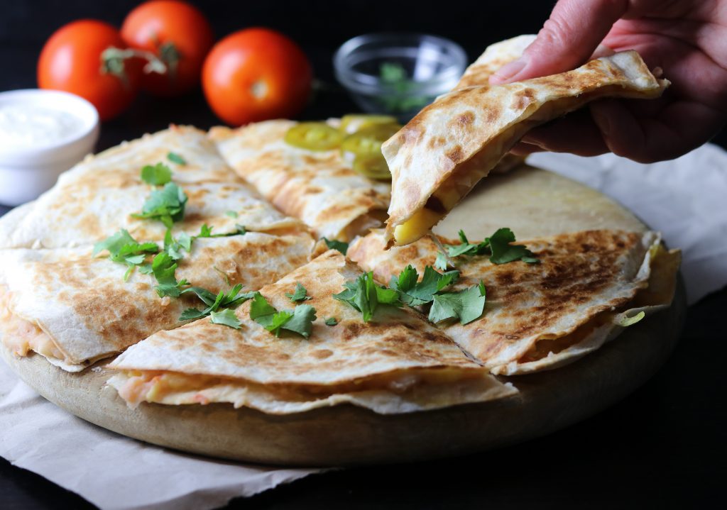 Die Zugabe von weißen Bohnen macht meine Variante der Quesadillas besonders proteinreich und sättigend