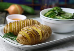 Kartoffeln mit Gurkensalat