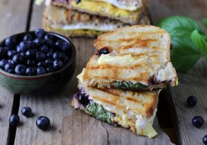 Blaubeer Grilled Cheese