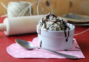 Erdnussbutter-Cookieteig-Eiscreme