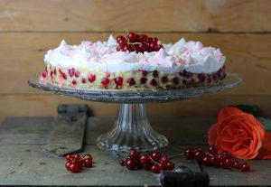 Johannisbeer-Baiser-Sahnekuchen