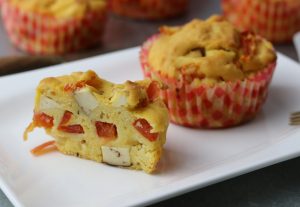 Mit Räuchertofu und Tomaten