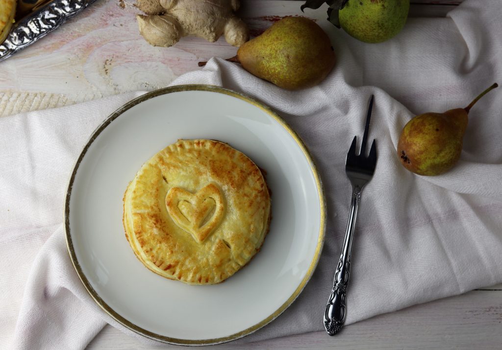 Marzipan-Birnen-Ingwer-Handkuchen, mit cremig-fruchtiger Füllung nach Daily Vegan