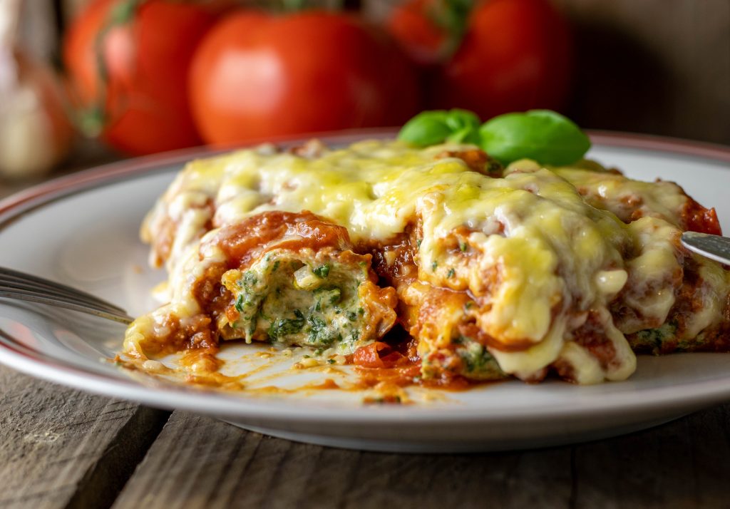 Bellissimo! Vegane Cannelloni mit Ricotta-Spinat-Füllung in Bolognese. Mit selbstgemachtem, cremigen, veganen Ricotta und Bolognese.