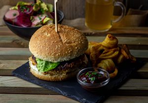 Vegeburger mit Creamy Mustard Dressing