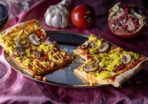 Mit Champignons und Zwiebel