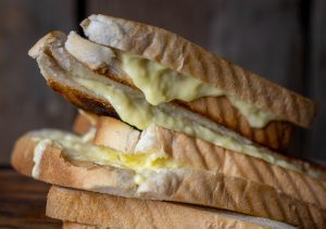 Zerlaufener, veganer Käse