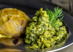 Dicke Bohnen in veganer Dillbutter