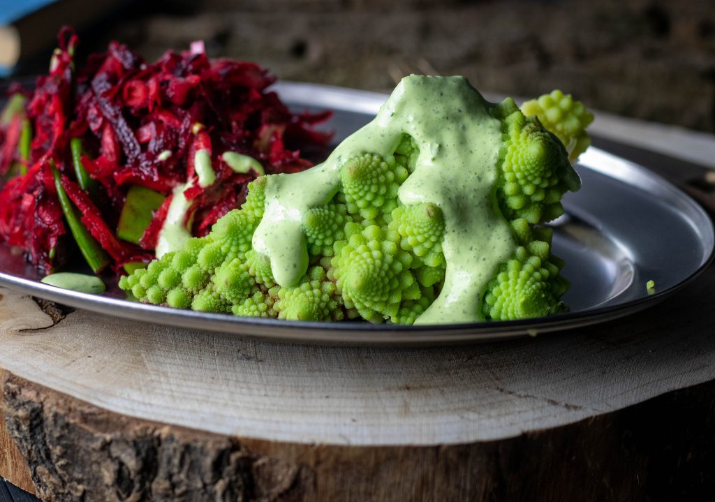 Vegane Aioli zu machen ist ganz einfach - hier auf Romanesco
