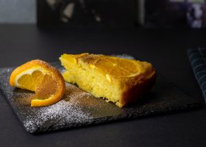 Mit der Frucht nach unten gebacken