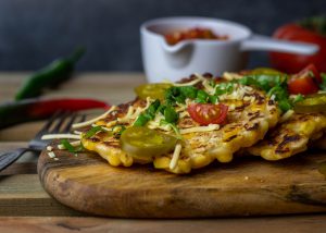 Mit veganem Käse und Jalapenos