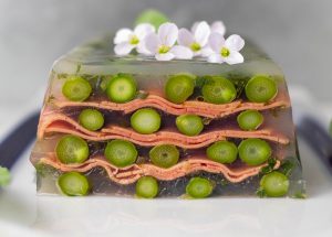 Grüner Spargel im Anschnitt