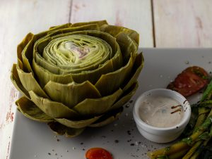 Artischoke mit veganem Waldhonig-Senf-Dip